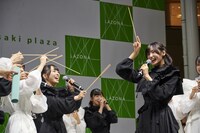 くじの結果、罰ゲームを受けることになった沖侑果。（撮影：はぎひさこ）