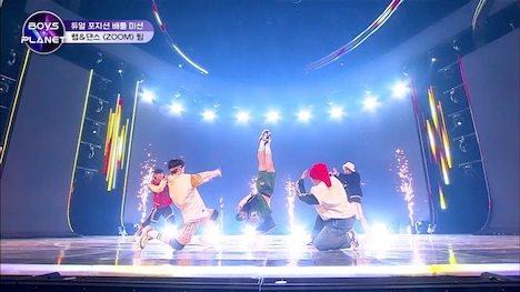 「ZOOM」チームのパフォーマンスの様子。 (c) CJ ENM. All Rights Reserved.