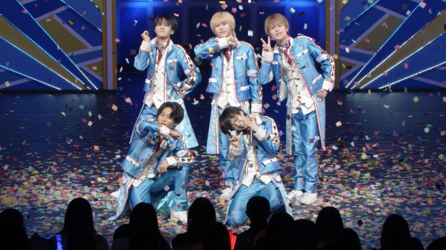 Lil かんさい。上段左から嶋崎斗亜、岡崎彪太郎、大西風雅。下段左から當間琉巧、西村拓哉。(c)フジテレビ