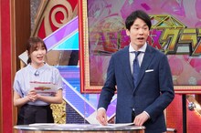 指原莉乃と濱家隆一（かまいたち）。(c)日本テレビ