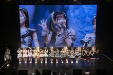 ステージに集合した#ババババンビ、#2i2、#よーよーよーの3組。