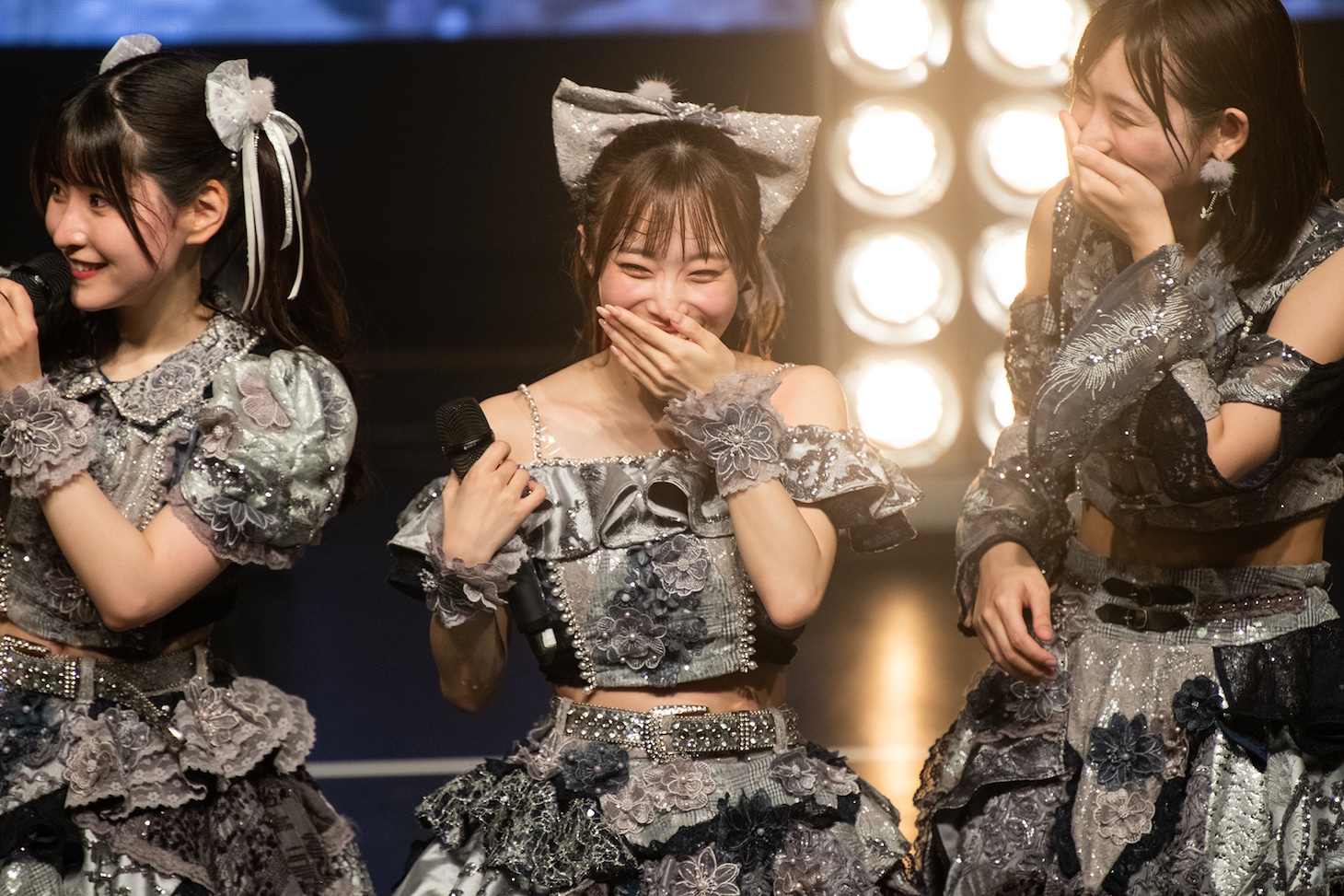 #ババババンビの小鳥遊るい、岸みゆ、水湊みお（左から）。