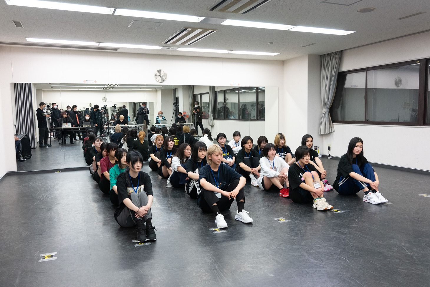 「WACK合同オーディション2023」初日夜のパフォーマンス審査の様子。