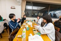 「WACK合同オーディション2023」初日夕食時の様子。