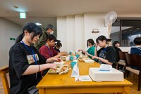 「WACK合同オーディション2023」初日夕食時の様子。