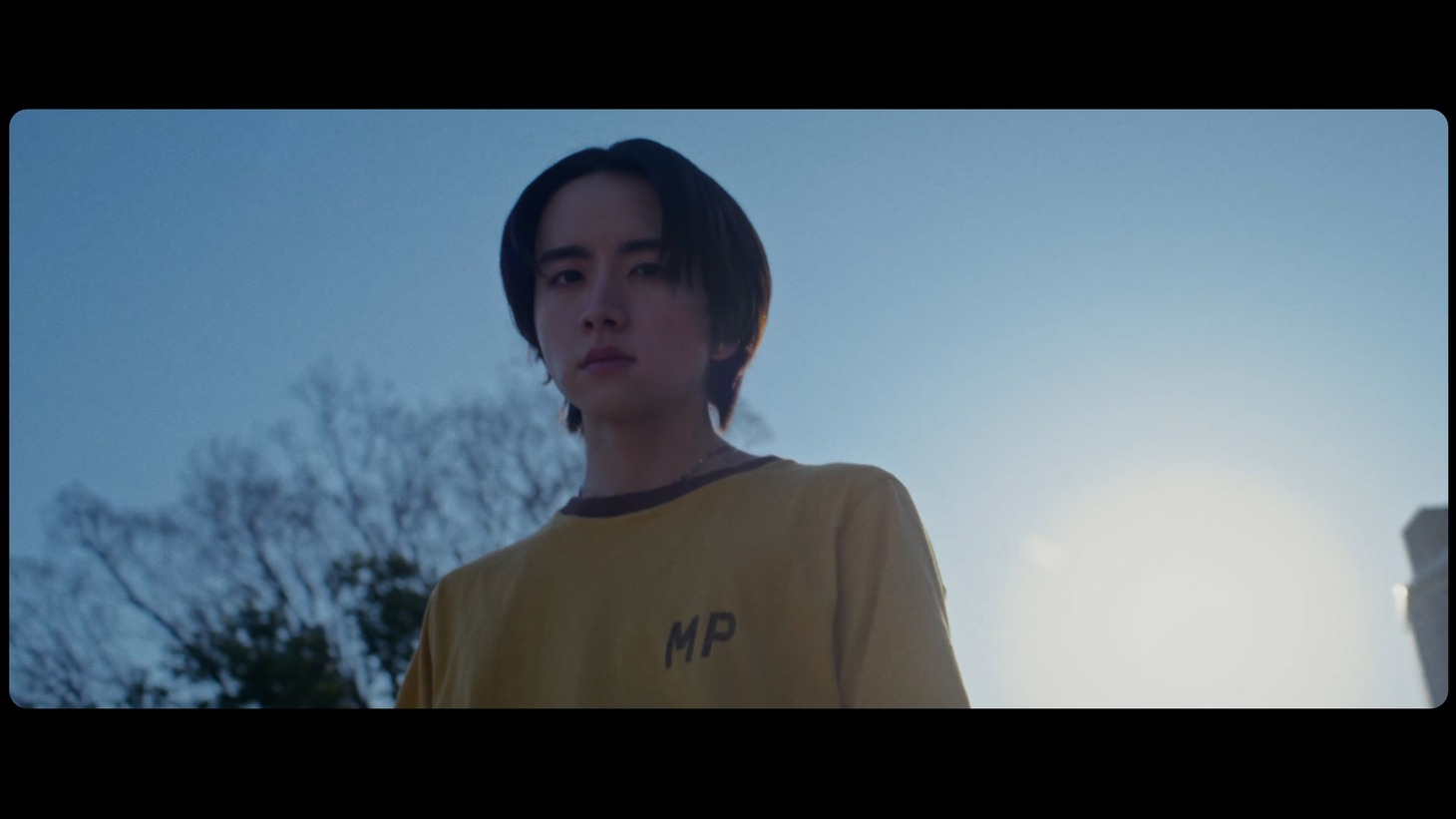 Vaundy「そんなbitterな話」MVのワンシーン。
