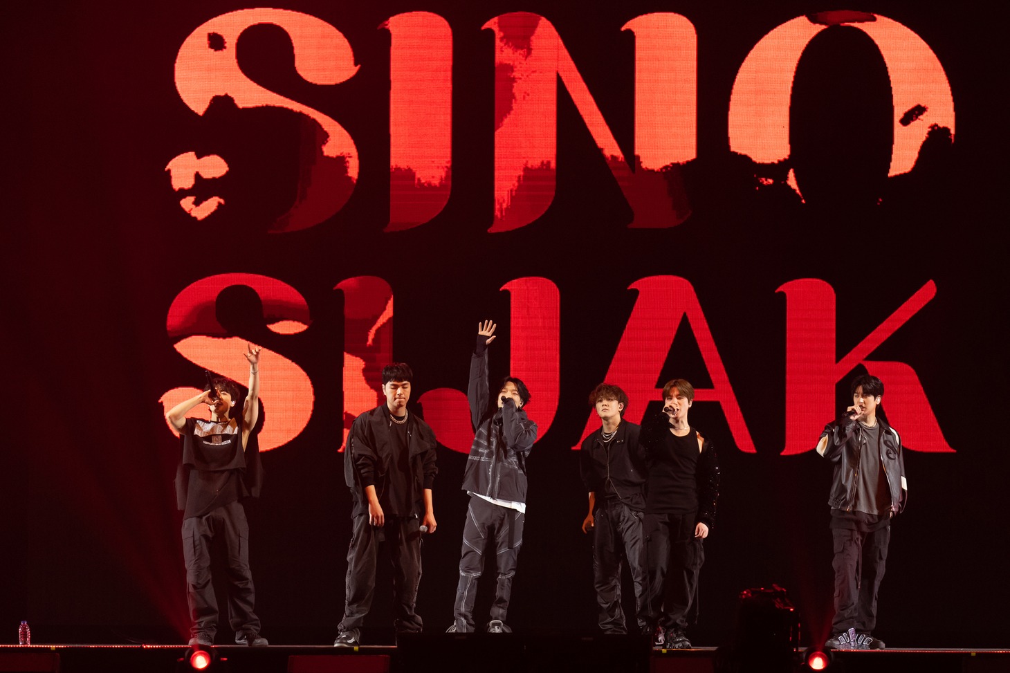 iKON (c)CJ ENM Co., Ltd, All Rights Reserved