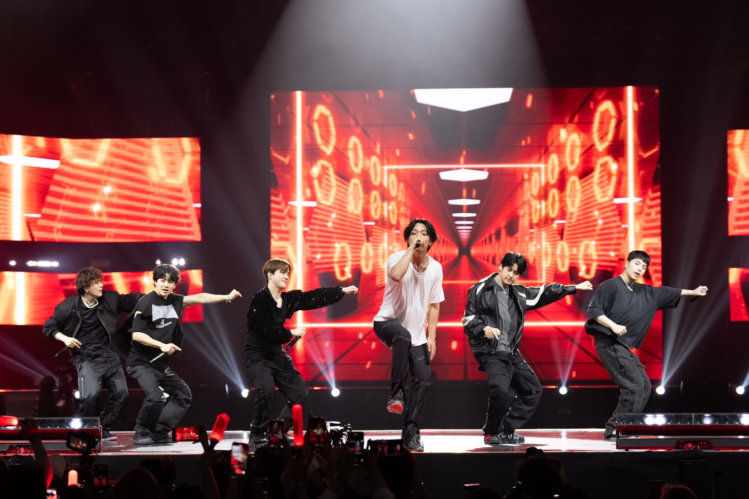 iKON (c)CJ ENM Co., Ltd, All Rights Reserved