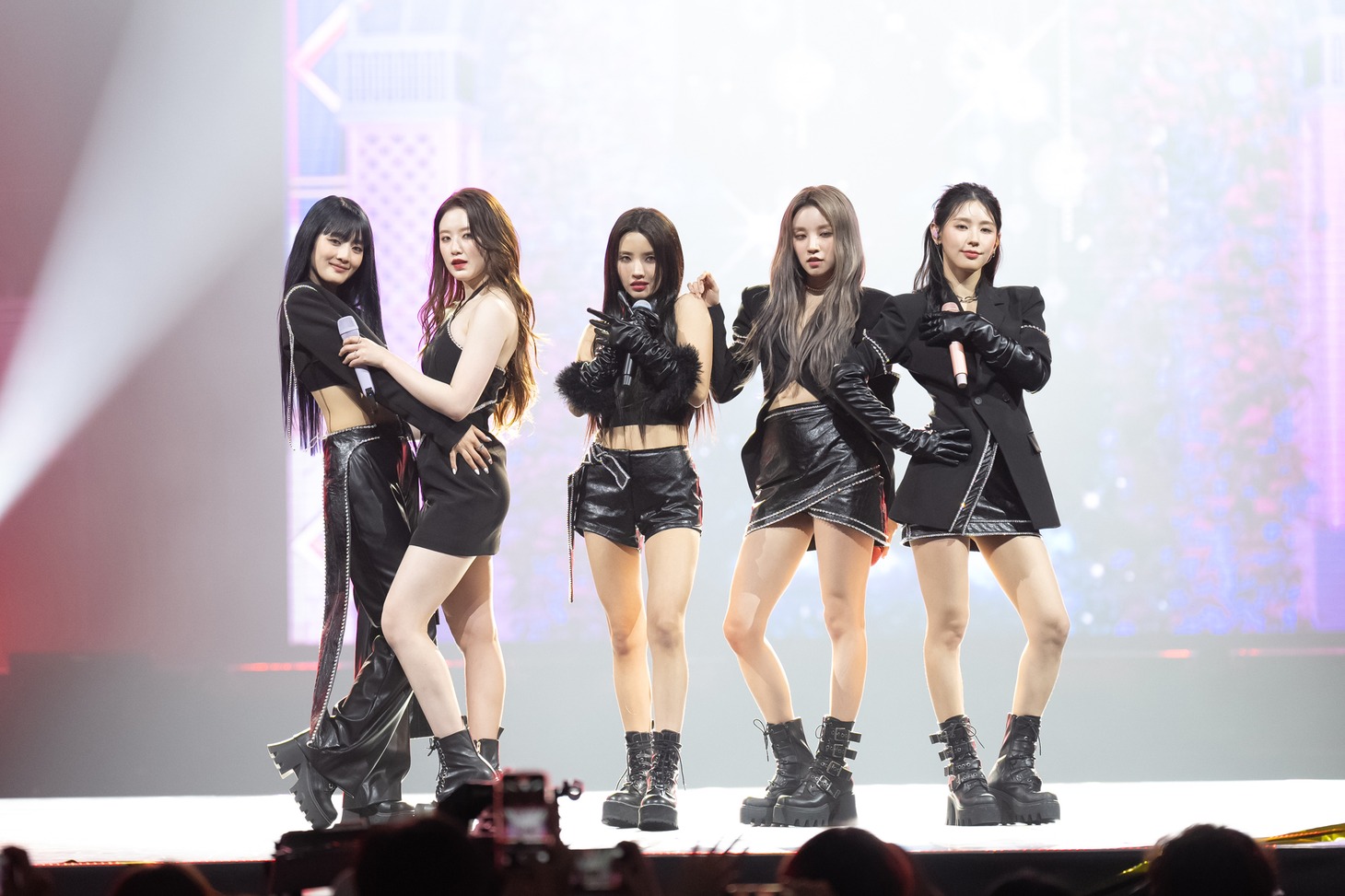 オープニングで「POPPIA」を披露した(G)I-DLE。 (c)CJ ENM Co., Ltd, All Rights Reserved