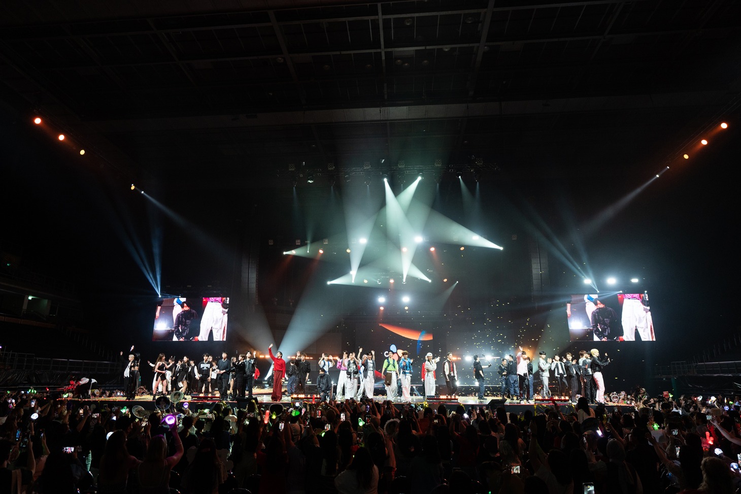 「KCON 2023 THAILAND」エンディングの様子。 (c)CJ ENM Co., Ltd, All Rights Reserved
