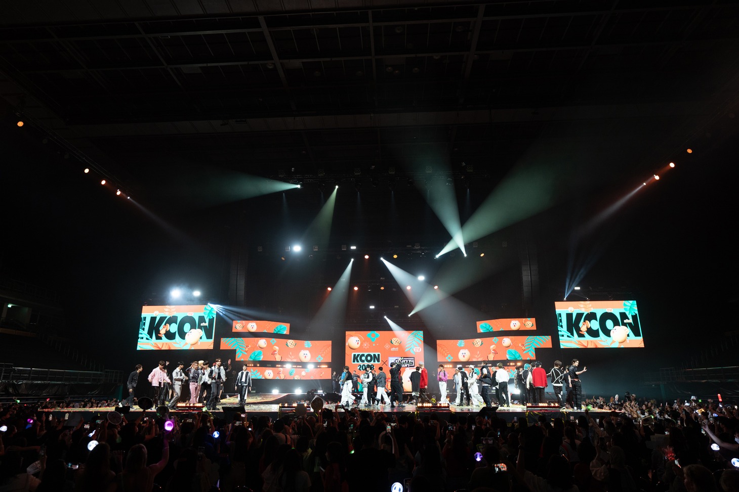 「KCON 2023 THAILAND」エンディングの様子。 (c)CJ ENM Co., Ltd, All Rights Reserved