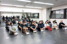 「WACK合同オーディション2023」2日目 夜のパフォーマンス審査の様子。