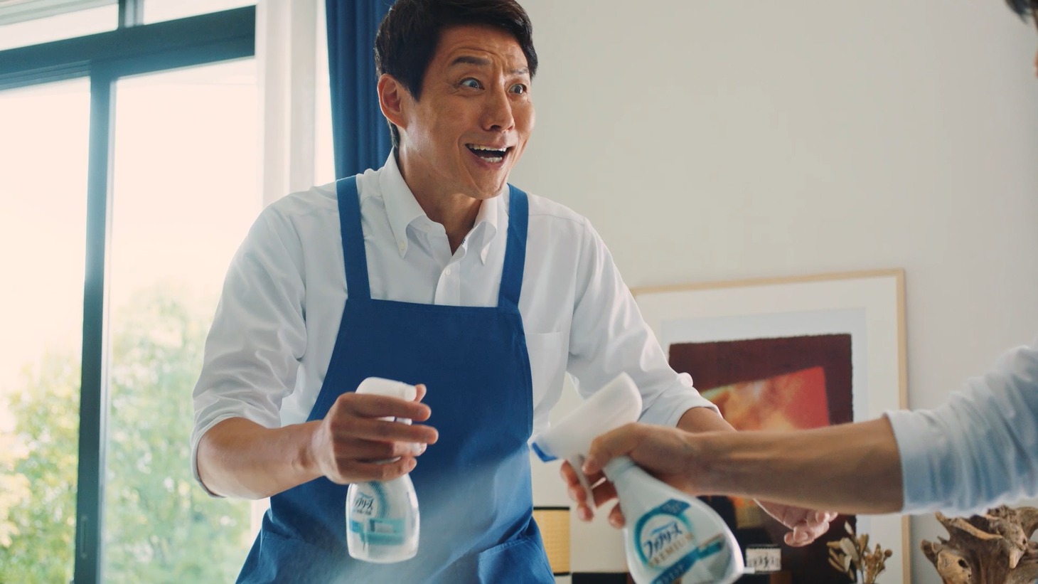 CM「ファブリーズ 新旧対決」より。