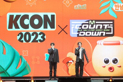 YOUNGJAEとBamBam。 (c)CJ ENM Co., Ltd, All Rights Reserved