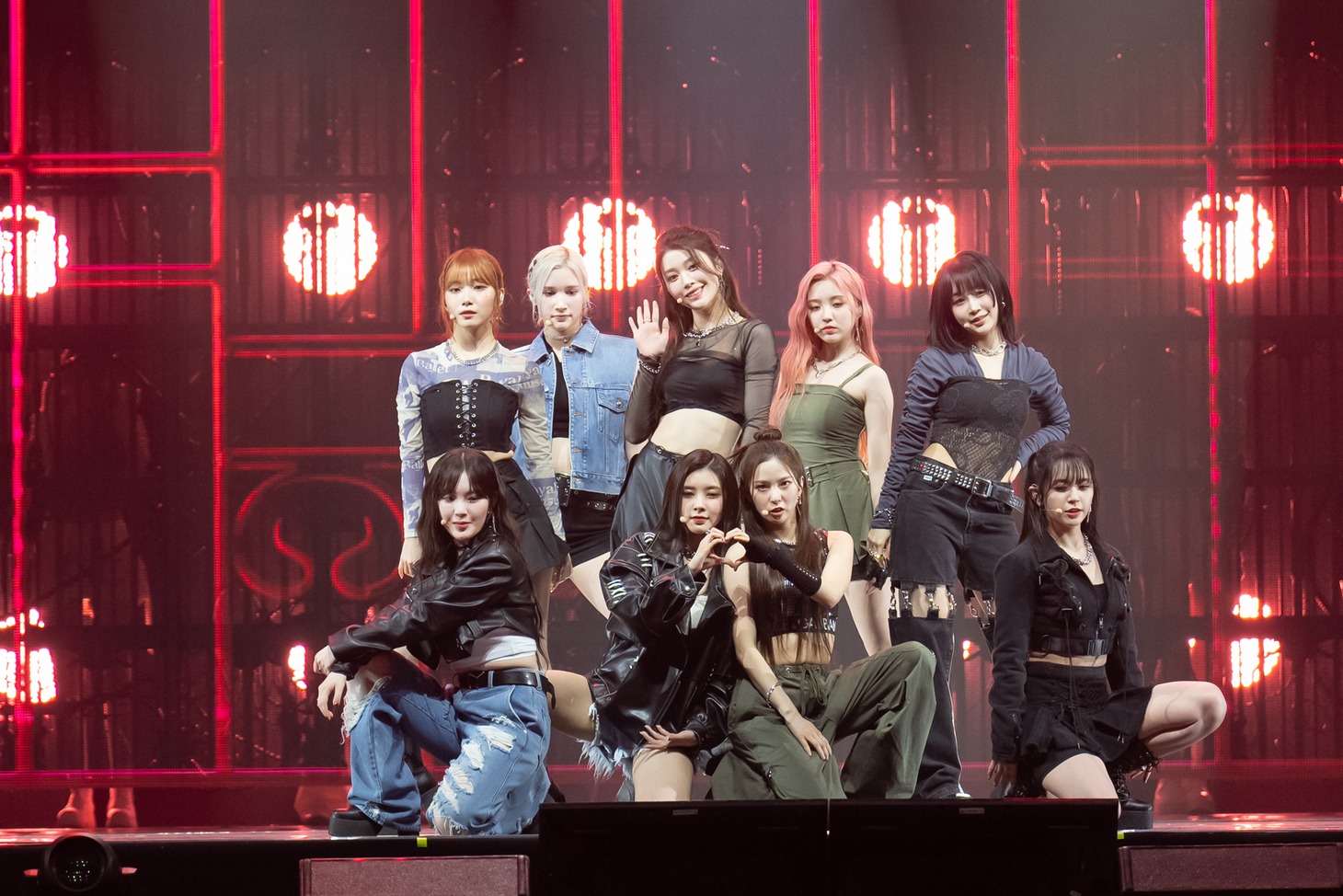 BLACKPINK「Shut Down」のカバーパフォーマンスを終えたKep1er。(c)CJ ENM Co., Ltd, All Rights Reserved