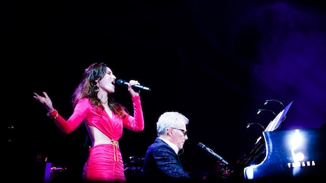 左から宮崎薫、デイヴィッド・フォスター。（撮影：今井俊彦）