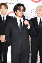 数原龍友（中央）