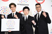 左から片寄涼太、佐野玲於、関口メンディー。