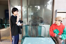 渡辺淳之介を追いかけてオーディション継続を訴えるイャン・GP・マイカ。