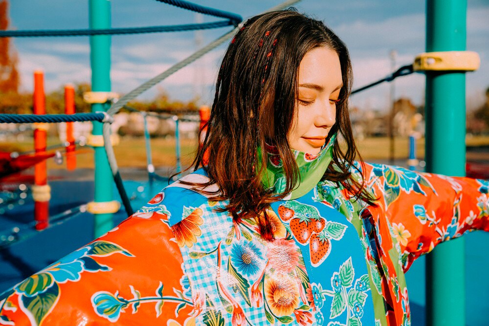 安田レイがデビュー10周年記念日にビルボード公演「Turn the Page」