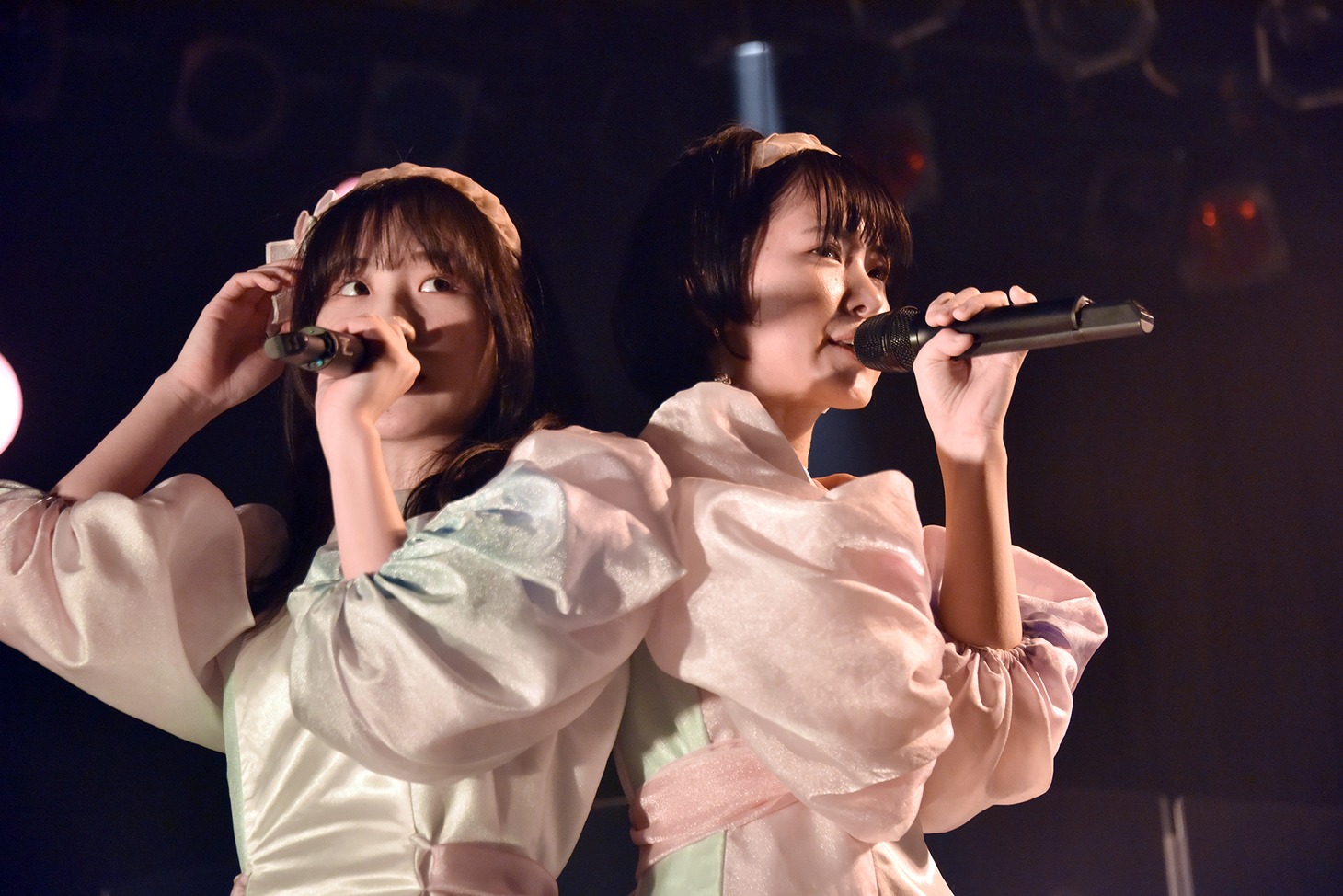 左から川本空、冨樫優花。