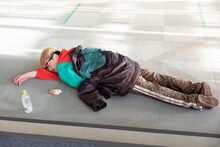 眠る渡辺淳之介（4日目の朝）。