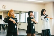 左からhitorikko、ナ前ナ以、アイカ・ザ・ポリス。
