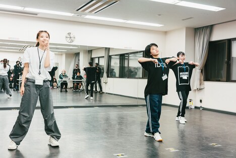 左からmaho、イャン・GP・マイカ、マジヤスメ・アツコ。