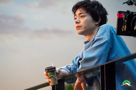 「マウントレーニア」テレビCM「もしも東京の真ん中に山があったら」編メイキング写真