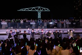 超特急が“聖地”豊洲で5年半ぶりリリイベ、新曲「MORA MORA」初披露で360°全方位を誘惑