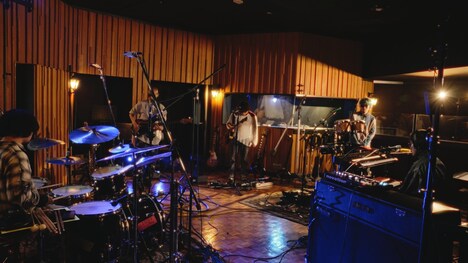Kroi「Kroi EP『MAGNET』Studio Live in IZU STUDIO」より。