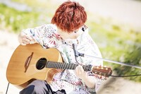 HIROKAZ（G）（撮影：藤井拓）