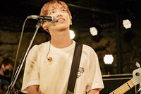 GEN（B, Vo）（撮影：藤井拓）