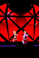 左から夜空メル、癒月ちょこ。