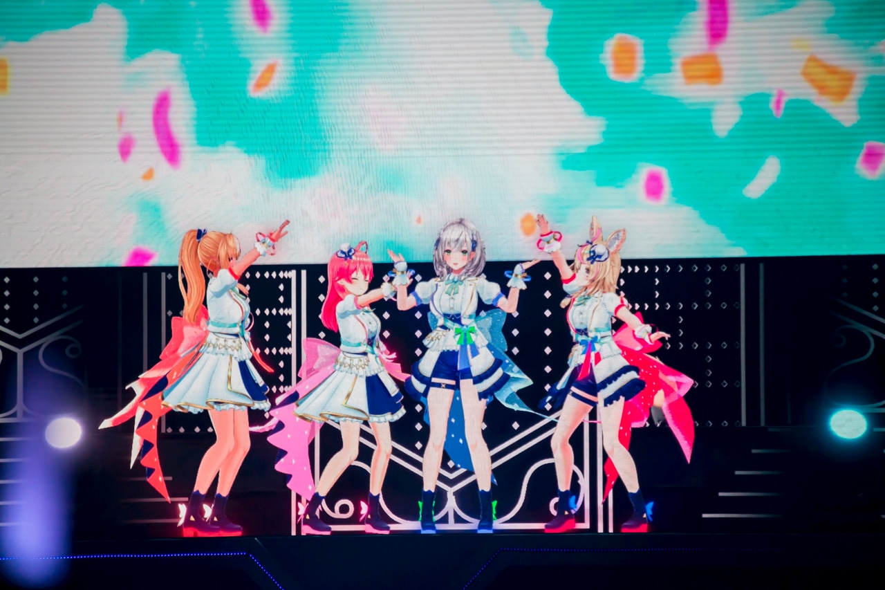 左から不知火フレア、さくらみこ、白銀ノエル、尾丸ポルカ。