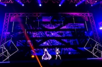 ラプラス・ダークネス、紫咲シオンのステージの様子。