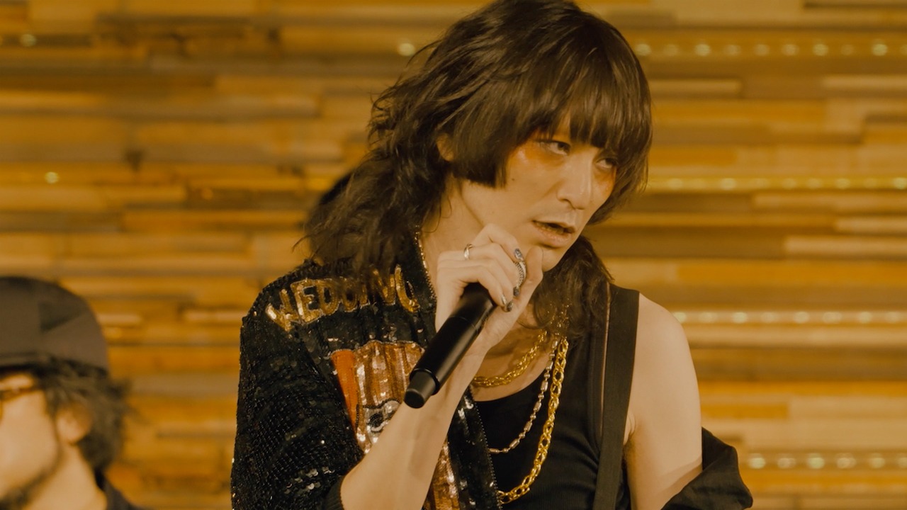 ドレスコーズ「やりすぎた天使」ライブ映像のサムネイル。
