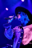 山田義孝（Vo）（撮影：白石達也）