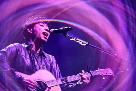 吉田結威（G, Vo）（撮影：白石達也）