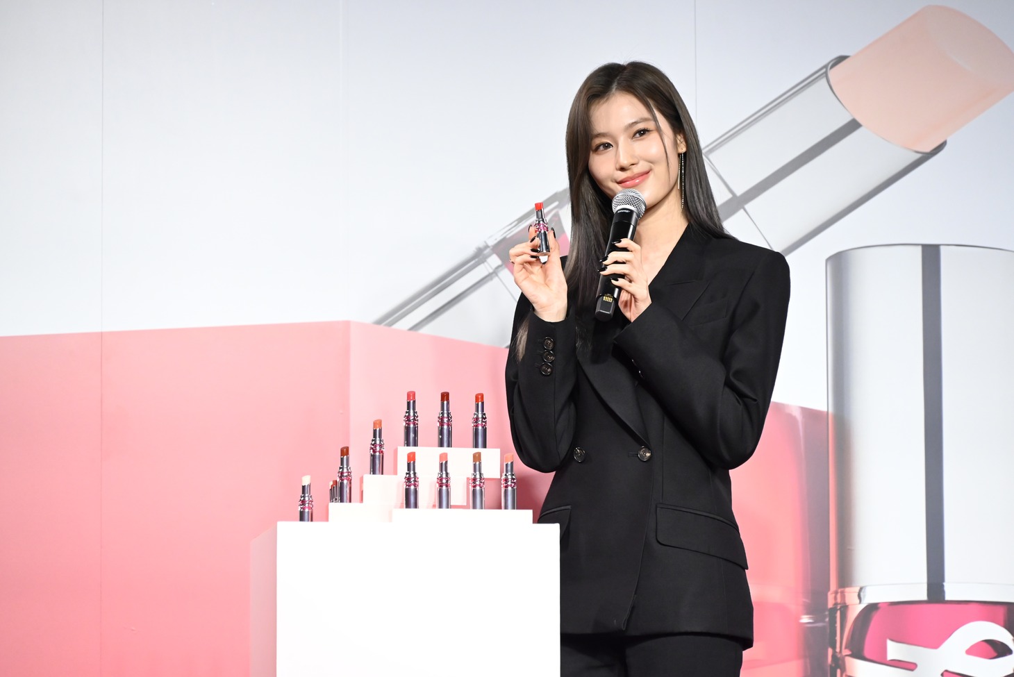 リップをセレクトしたSANA（TWICE）。
