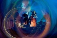 tonari no Hanakoメジャーデビュー記念ライブ「春めく花葬」より。（Photo by Rocky）