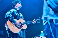 吉田結威（G, Vo）（撮影：白石達也）