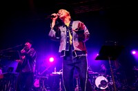 山田義孝（Vo）（撮影：白石達也）