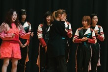 hitorikko（写真中央）のBiS加入に泣くトギー（写真左端）。