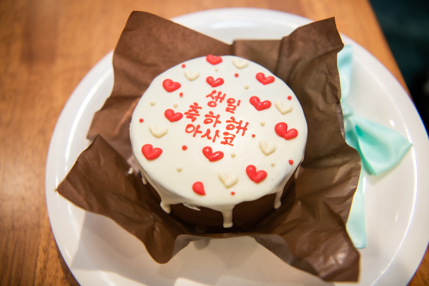ケーキには「誕生日おめでとう アサコ」と書いてもらいました。正しいハングル表記になっていると土岐さんに言っていただき、スタッフ安堵。