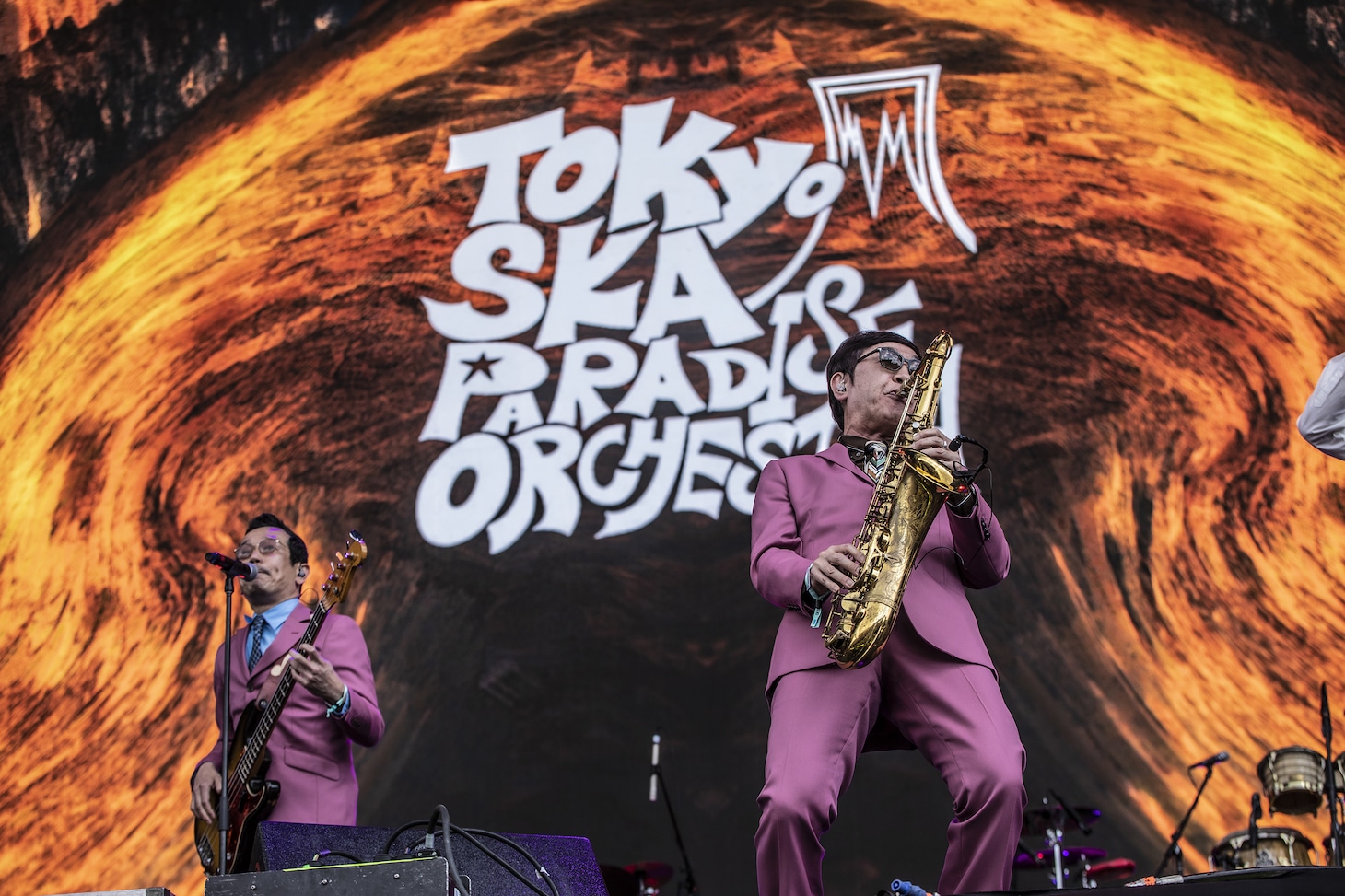 川上つよし（B）とGAMO（Tenor Sax）。（Photo by Elfego Becerra Photography）