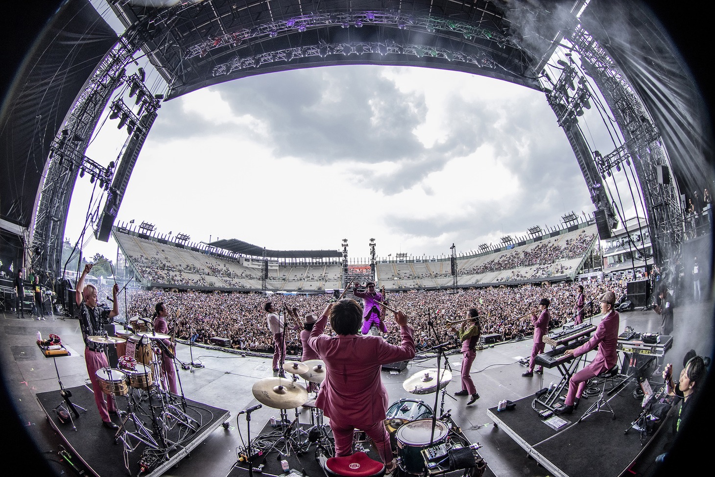 「Vive Latino 2023」スカパラのステージの様子。（Photo by Elfego Becerra Photography）