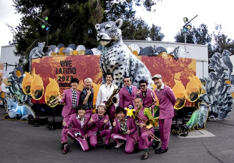 東京スカパラダイスオーケストラとハナレグミ。（Photo by Elfego Becerra Photography）