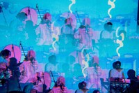 tonari no Hanakoメジャーデビュー記念ライブ「春めく花葬」より。（Photo by Rocky）