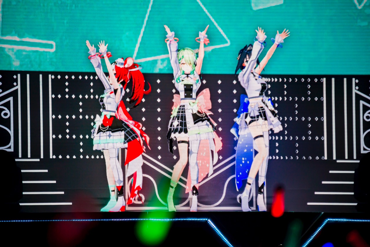 左から、ハコス・ベールズ、セレス・ファウナ、オーロ・クロニー。